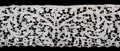 Lot 557 - Lace. A length of linen lace, possibly Milanese, 18th century, & other items