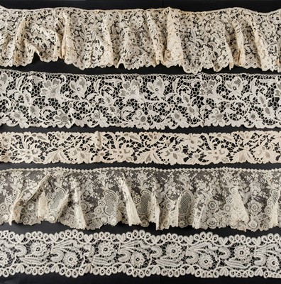 Lot 455 - Lace. A collection of lace, 19th-early 20th century